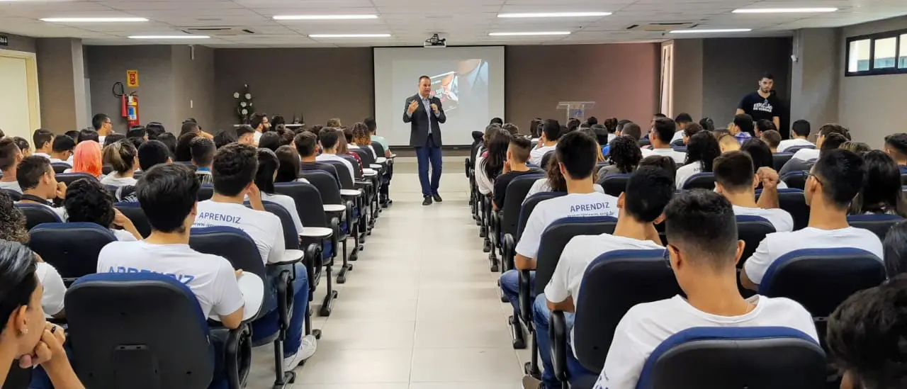 Imagem da notícia: Programa iJOVEM atinge a marca de 2 mil jovens empregados no NE  