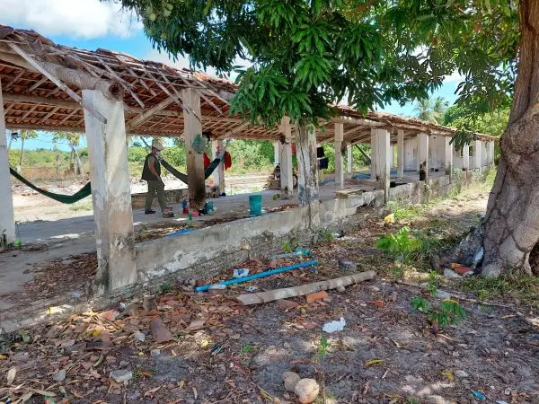 Imagem da notícia: Quatro operários resgatados de condições análogas à escravidão 'moravam' em galpão em Aquiraz