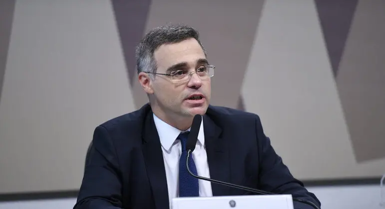 Imagem da notícia: Compromisso de levar um 'terrivelmente evangélico' ao STF foi concretizado, diz Bolsonaro