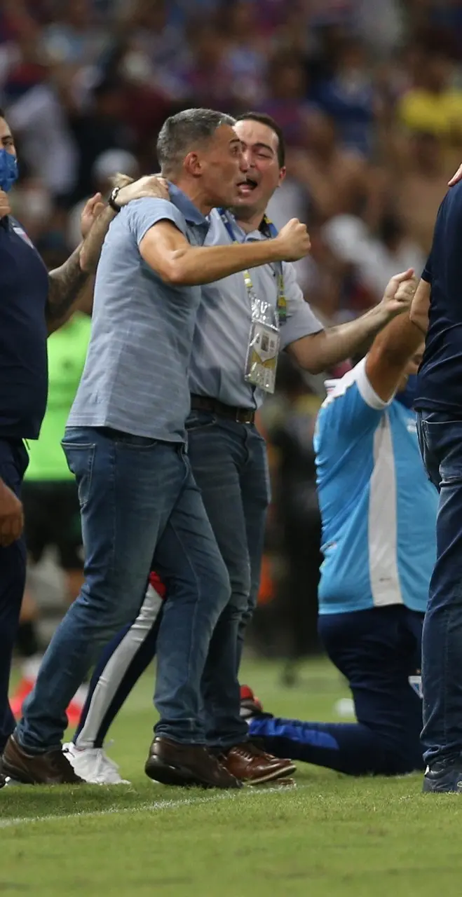Imagem da notícia Choro de Vojvoda, volta olímpica de Boeck e festa da torcida com Depietri: os bastidores do Castelão