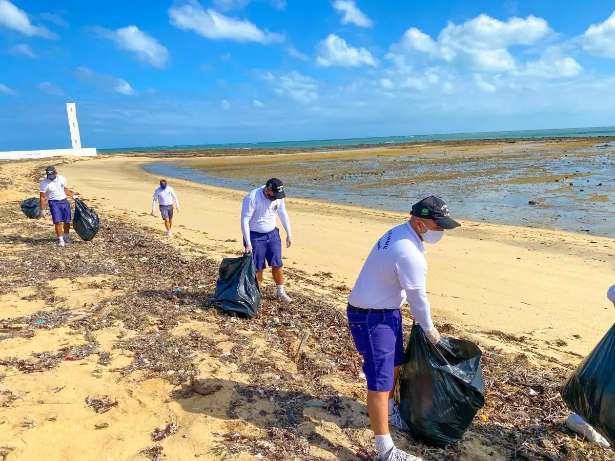 Imagem da notícia: Mais de 6 toneladas de lixo são retiradas do litoral do Ceará em três anos