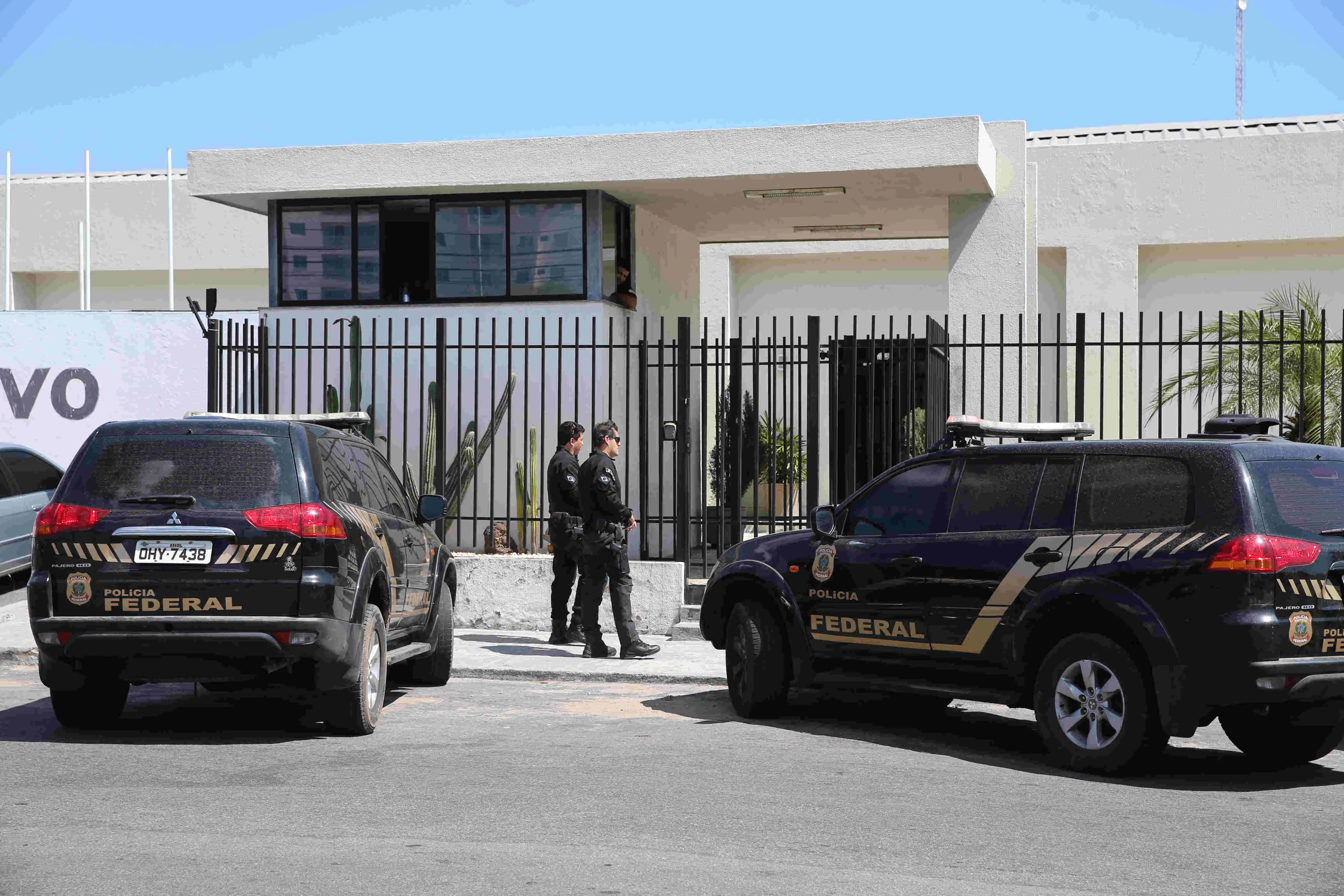 A sede da empresa A3 Entretenimentos, no bairro Passaré, foi um dos 44 locais, entre escritórios e residências, alvos de mandados de busca e apreensão de materiais e documentos na primeira fase da operação