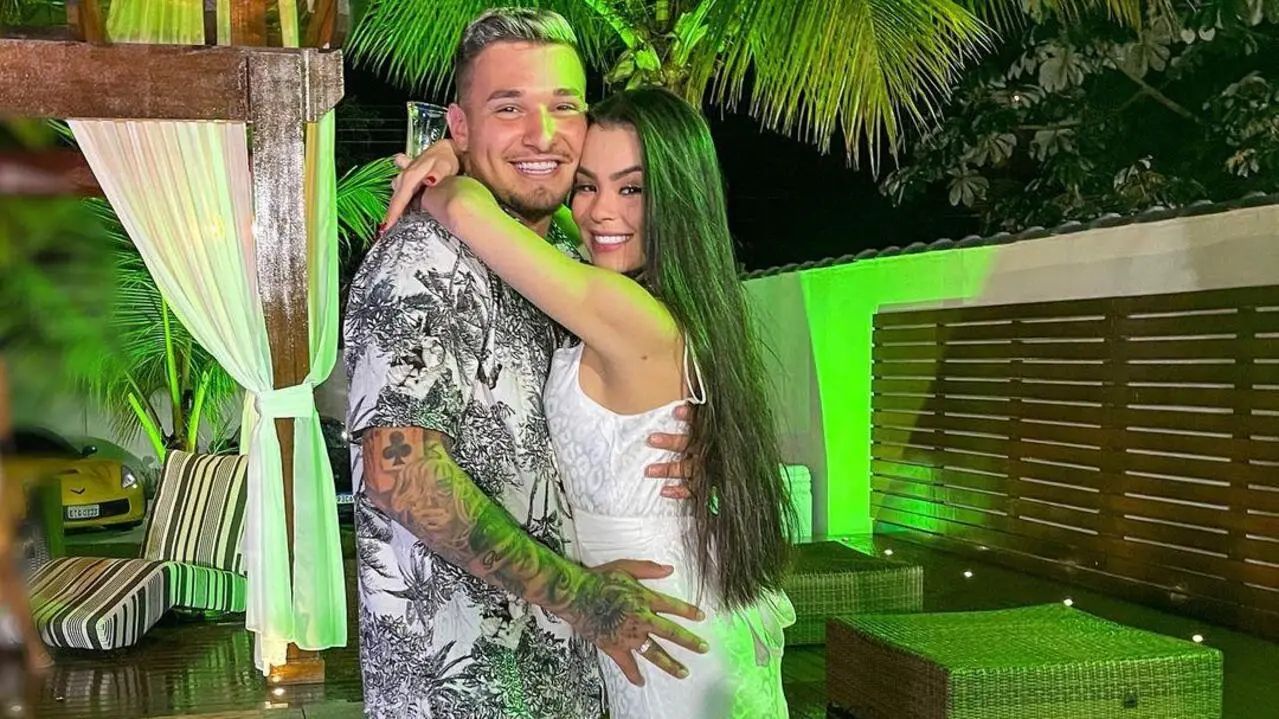 Imagem da notícia: Noiva de MC Gui desabafa após vê-lo no edredom com Aline Mineiro em A Fazenda 13