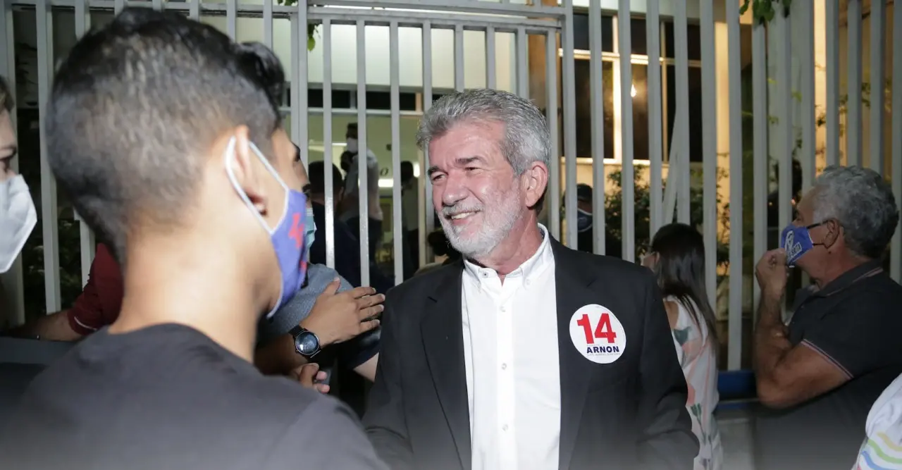 Imagem da notícia: Ex-prefeito Arnon Bezerra é alvo de quatro operações da PF em Juazeiro do Norte; relembre