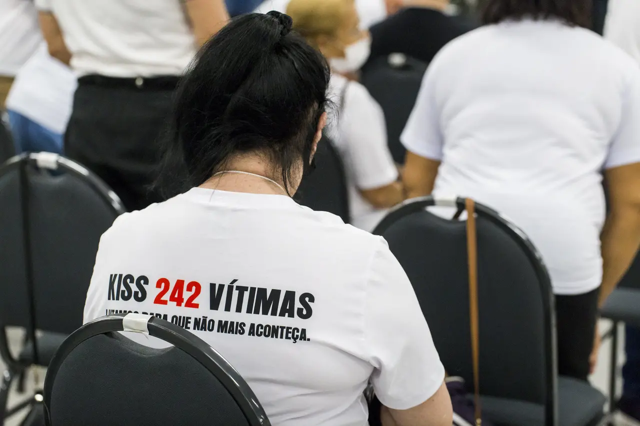 Imagem da notícia: Supremo analisa decisão sobre júri da Boate Kiss que condenou quatro réus 
