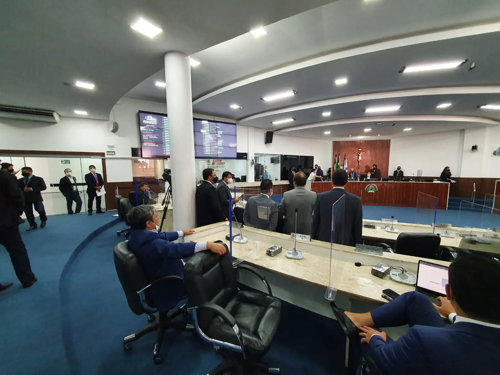 Imagem da notícia: Vereadores discutem parcelamento de multas e reforma administrativa, mas travam passaporte da vacina