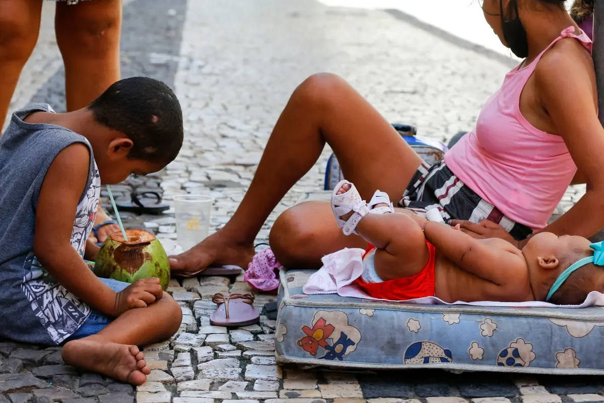 Imagem da notícia: Faltam comida, educação e saúde: pandemia gera “efeito dominó” nos direitos de crianças do Ceará