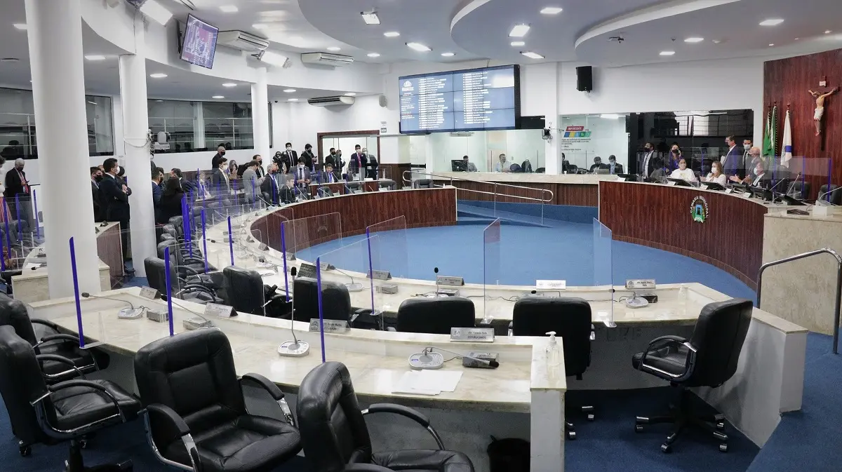 Imagem da notícia: Impasses no União Brasil e no PL já mobilizam mudanças de partido na Câmara Municipal de Fortaleza