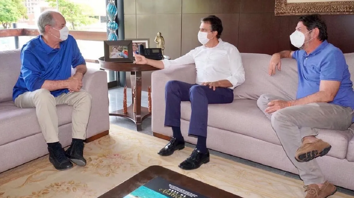 Camilo Santana com Ciro e Cid Gomes, líderes do grupo político à frente da política estadual