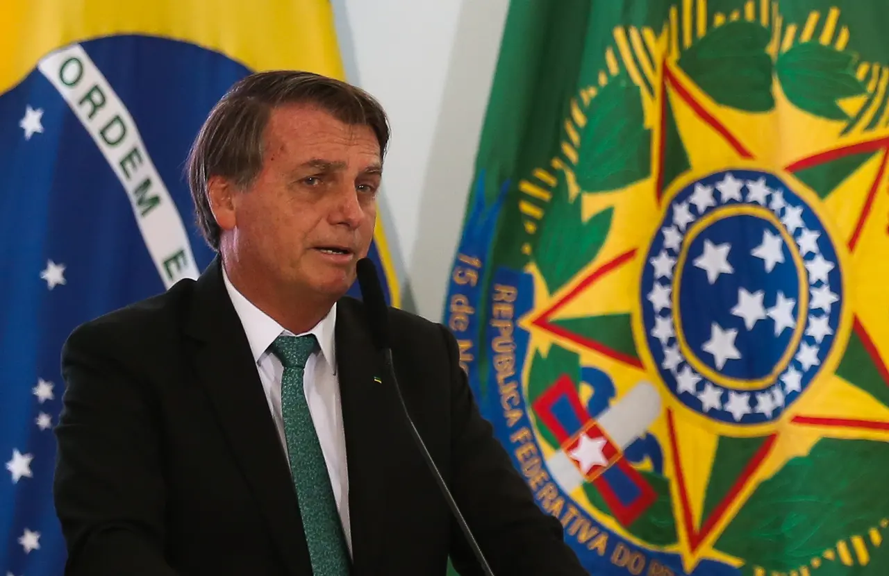 Imagem da notícia: Bolsonaro é intimado pela PF a depor sobre vazamento de inquérito que investiga ataque ao TSE