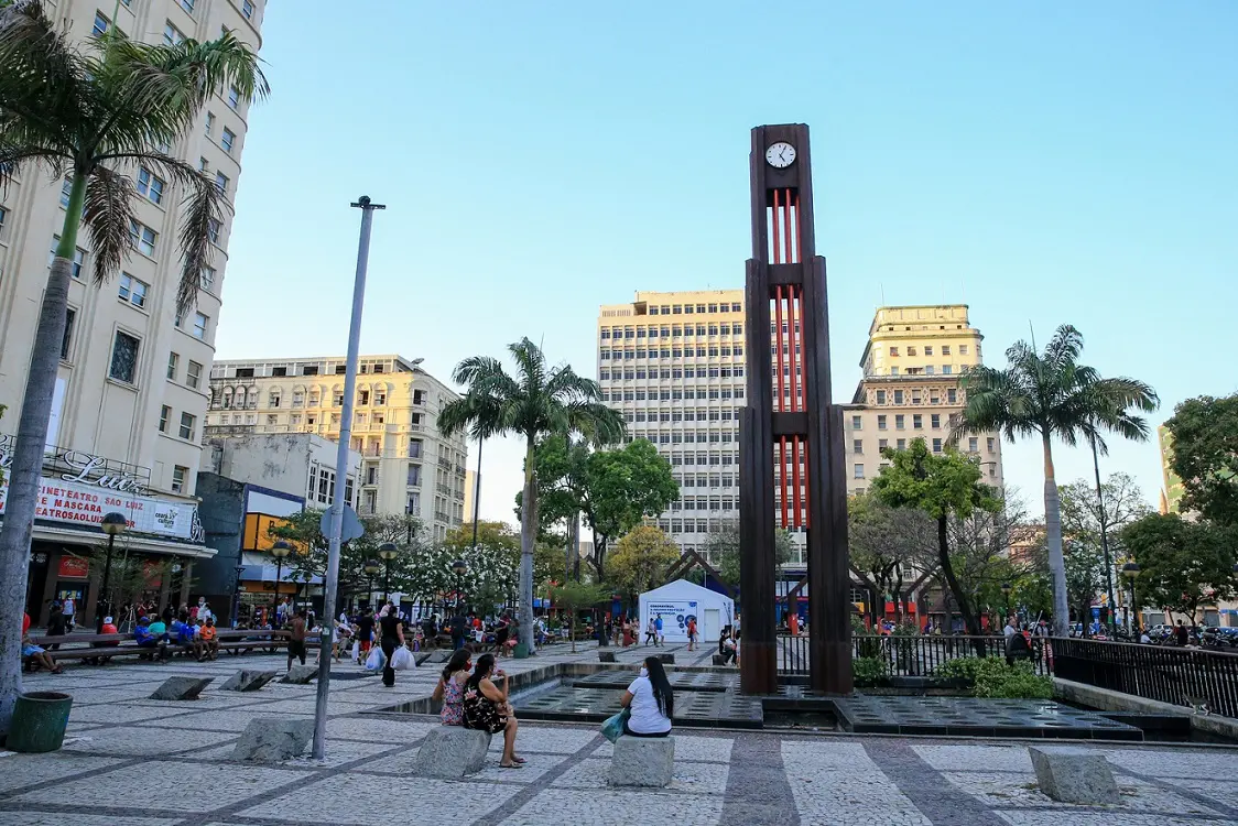 Imagem da notícia: Praça do Ferreira completa 30 anos com atual estrutura arquitetônica; relembre mudanças na história