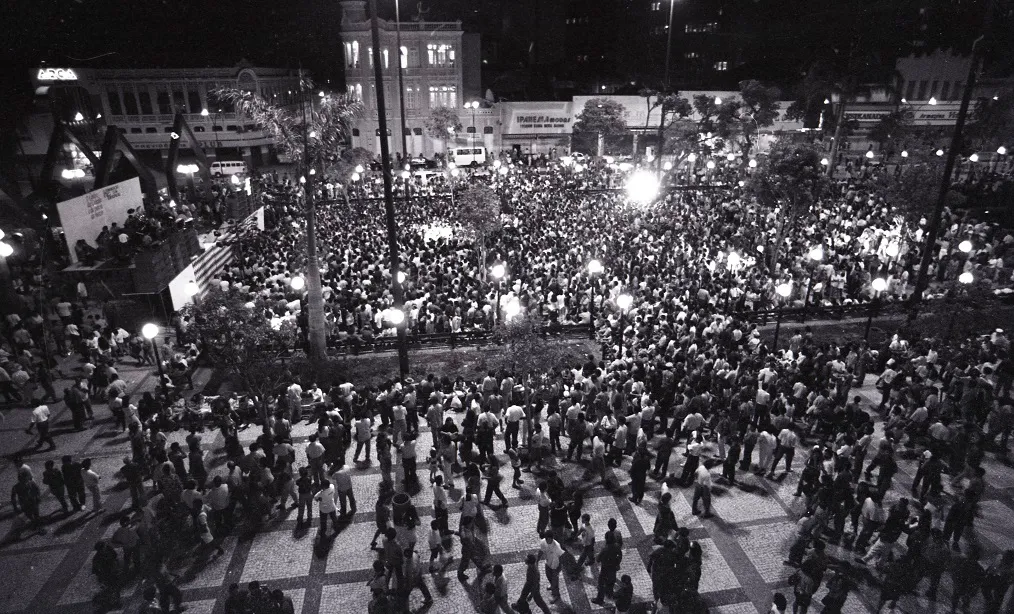 Reinauguração da praça atraiu milhares de fortalezenses, em 1991.