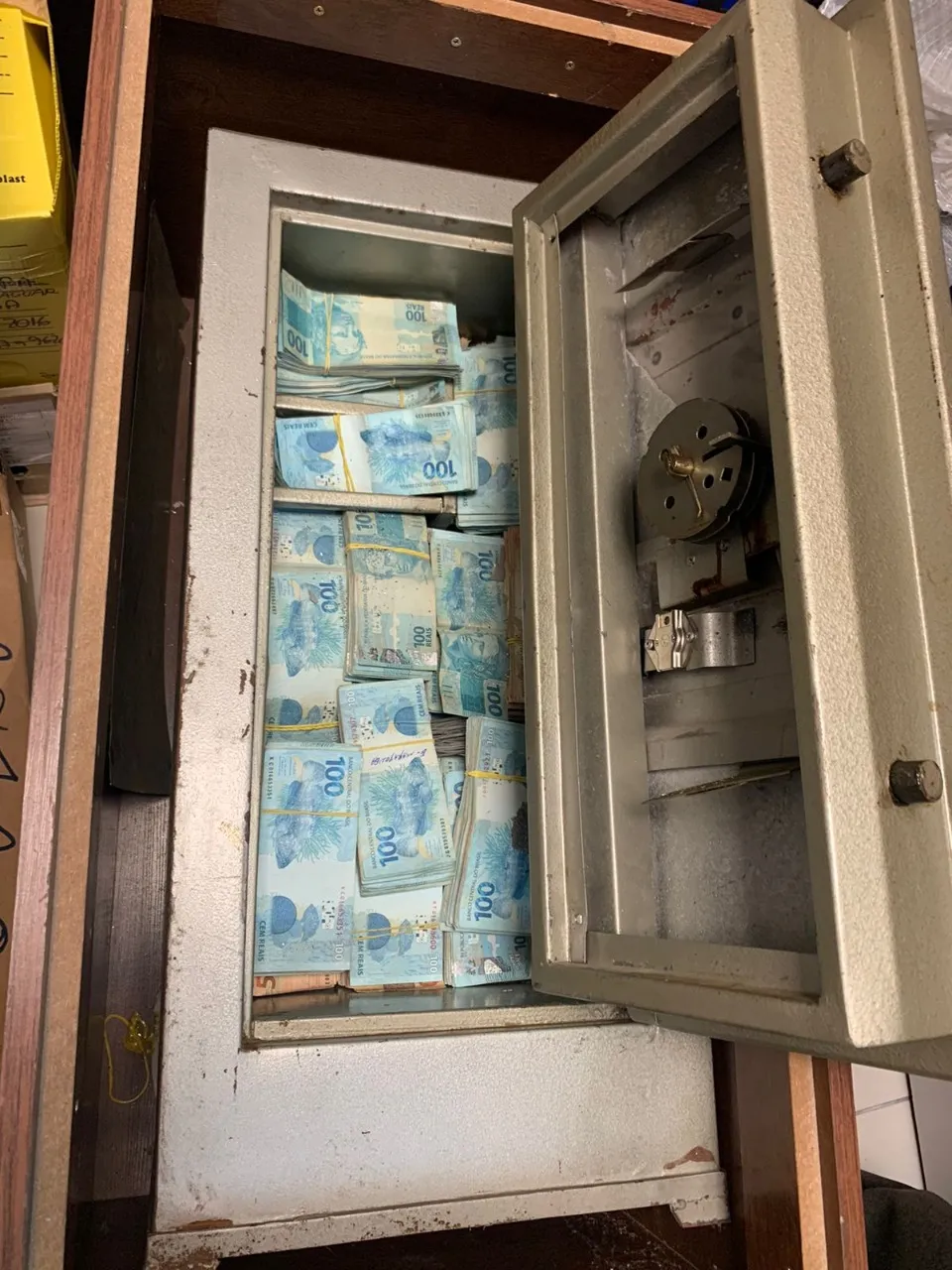 A maior parte das cédulas encontradas estava num cofre apreendido em Fortaleza