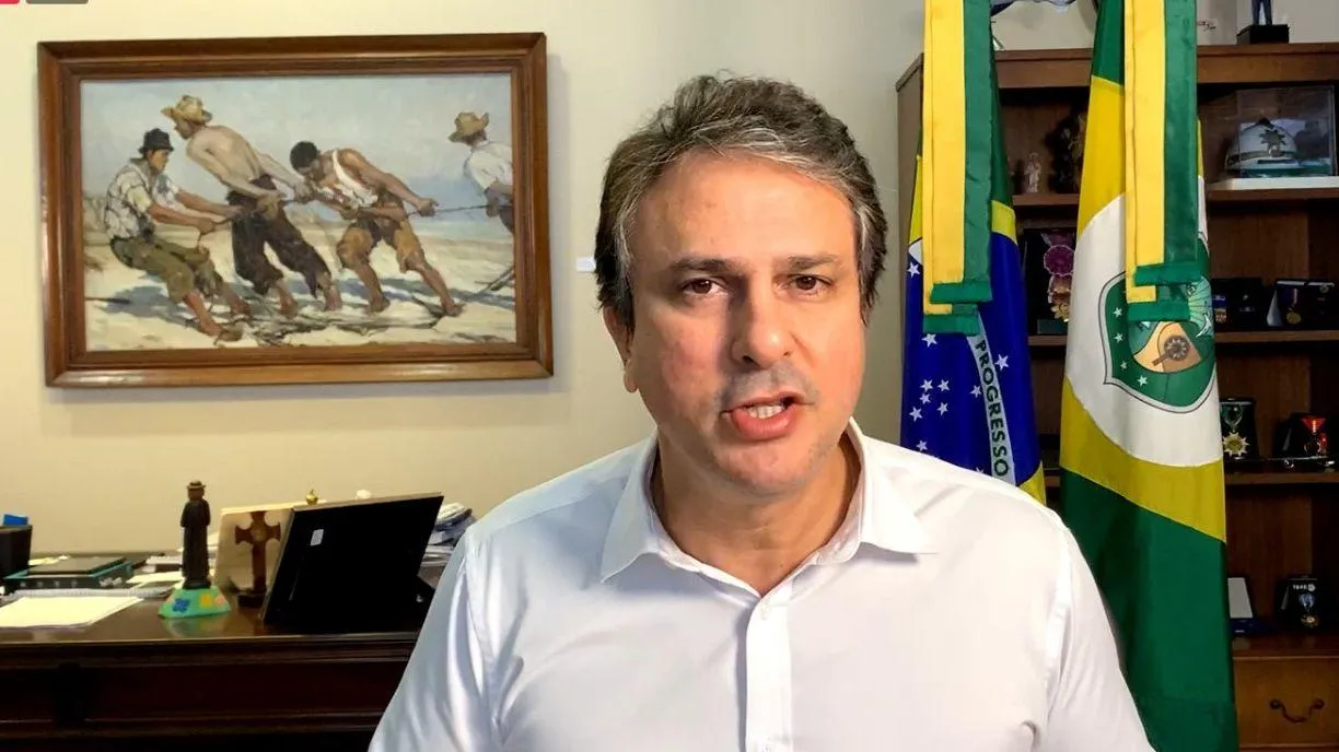 O governador do Ceará, Camilo Santana, atualiza os decretos de distanciamento social conforme o cenário da pandemia no Estado.