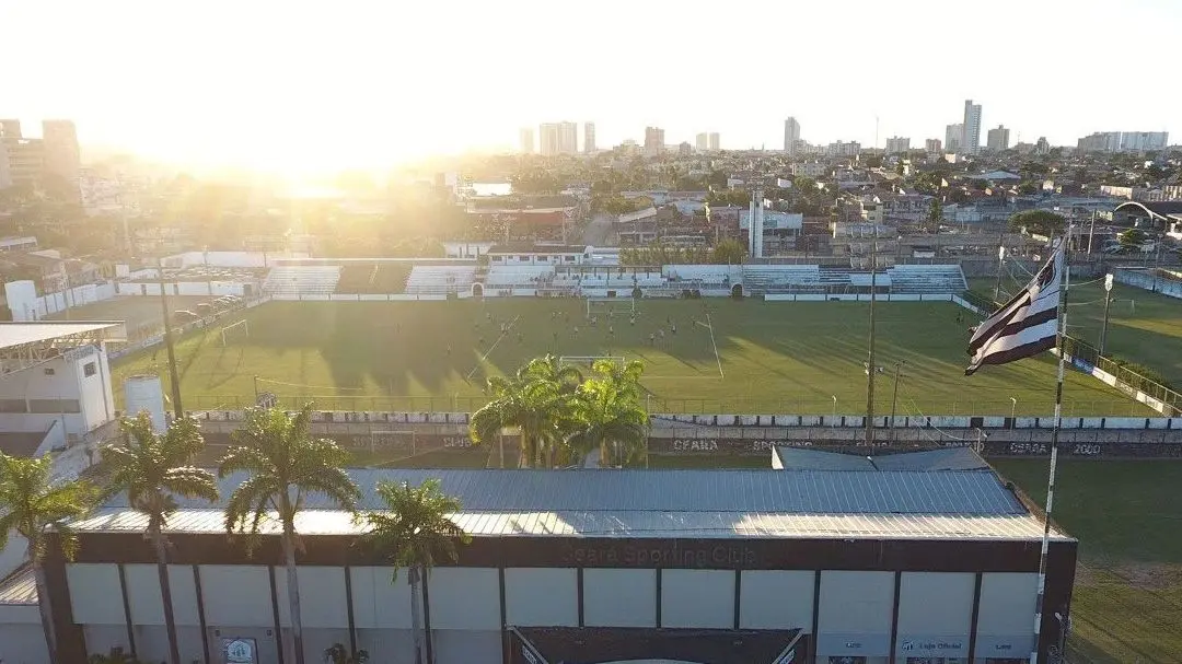 Imagem da notícia: Ceará inicia obras no gramado do Vovozão e vai melhorar estrutura para elenco; veja reformas