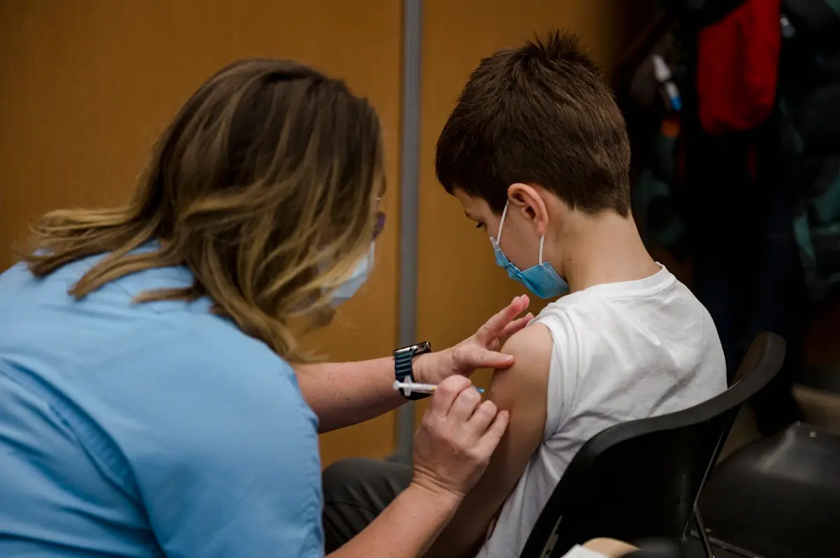 Imagem da notícia: Anvisa libera vacina da Pfizer para crianças de 5 a 11 anos