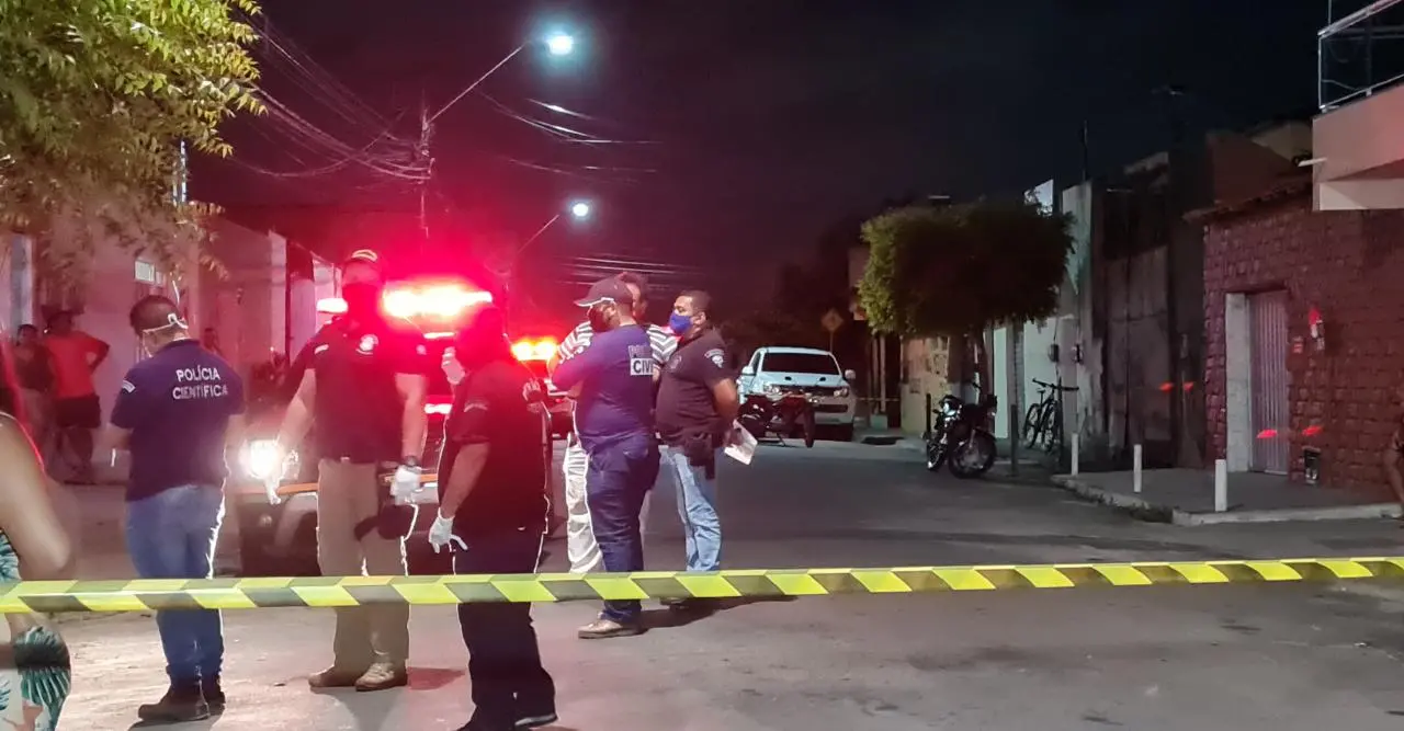 Imagem da notícia: Vigilante é baleado e morto na presença do filho ao reagir a assalto em Fortaleza