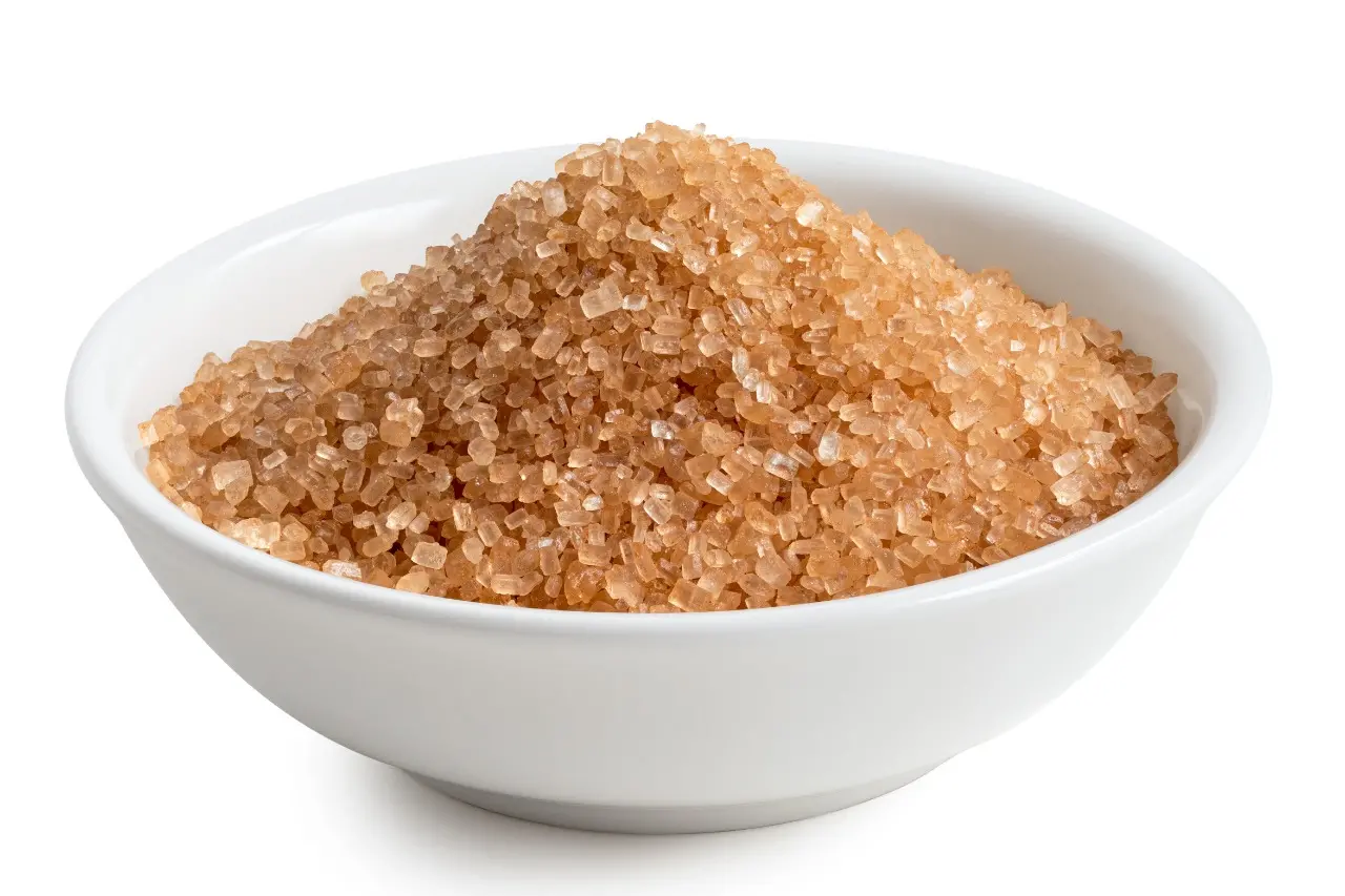 O demerara disposto em um bowl branco