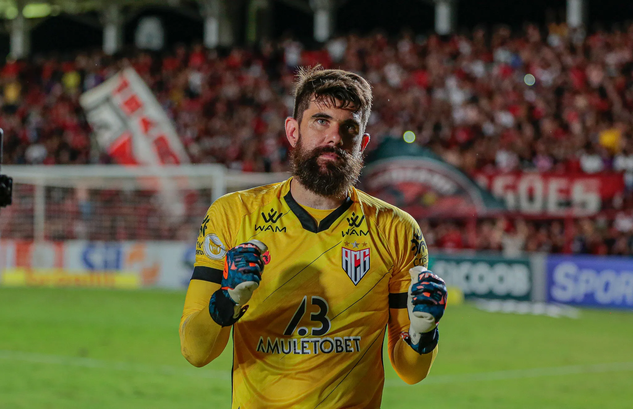 O goleiro Fernando Miguel já atuou pelo Atlético-GO