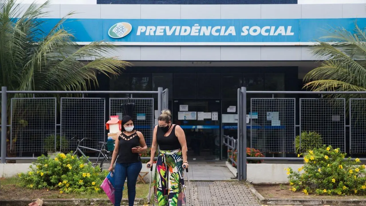 Imagem da notícia: INSS começa a pagar hoje (23) último salário de 2021; veja calendário