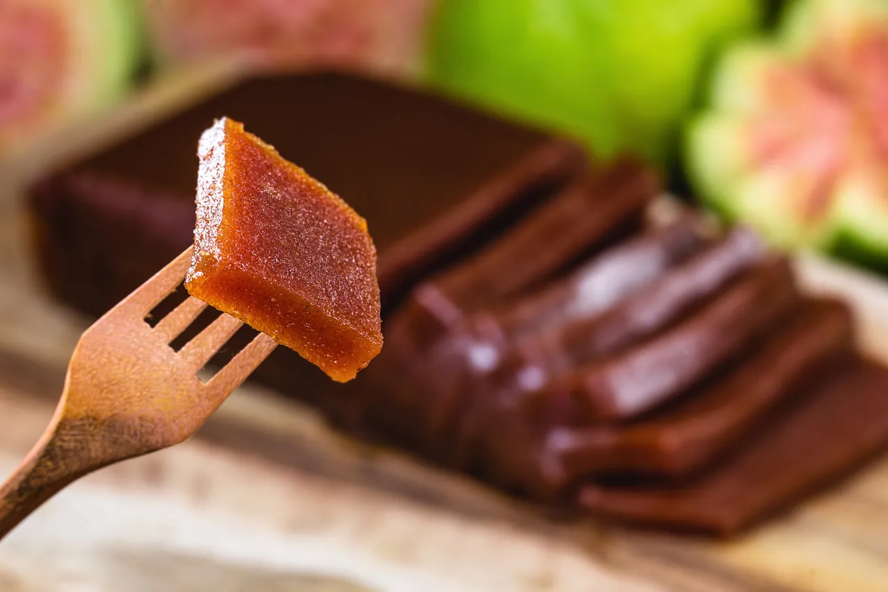 A goiaba Paluma é a mais consumida e utilizada no Brasil. De polpa vermelha, a espécie normalmente é a matéria-prima do doce de goiaba em forma de geleia