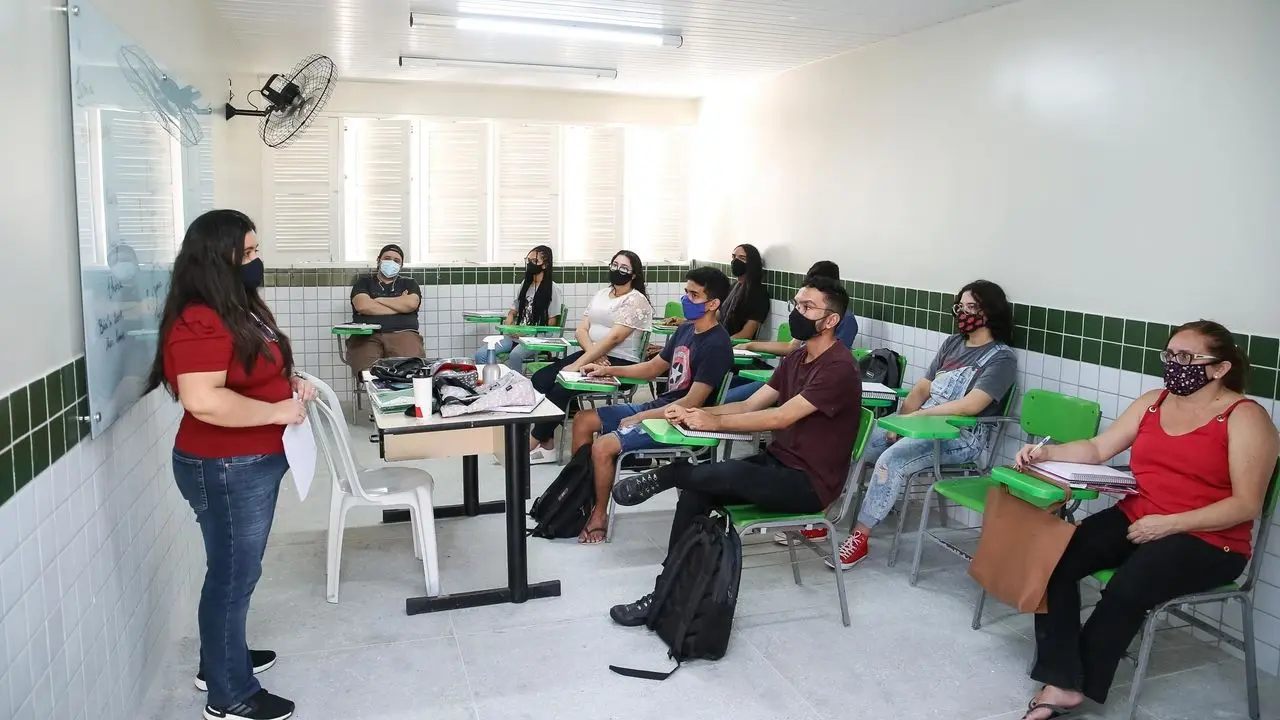 Imagem da notícia: Imparh abre 1.092 vagas para cursos de português e línguas estrangeiras