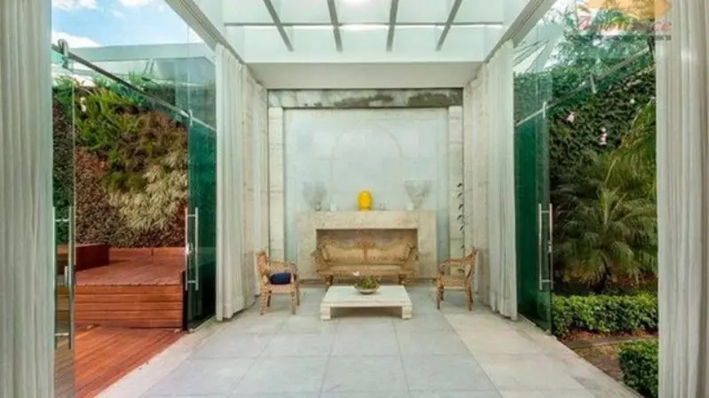 Sala de mansão de Fernanda Lima e Rodrigo Hilbert
