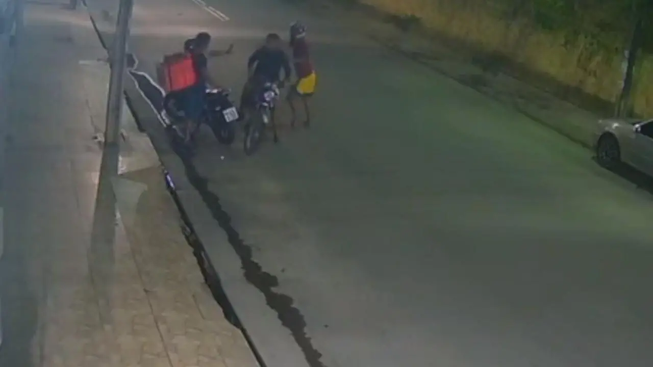 Imagem da notícia: Homem é preso e adolescentes são apreendidos suspeitos da morte de entregador em Fortaleza 