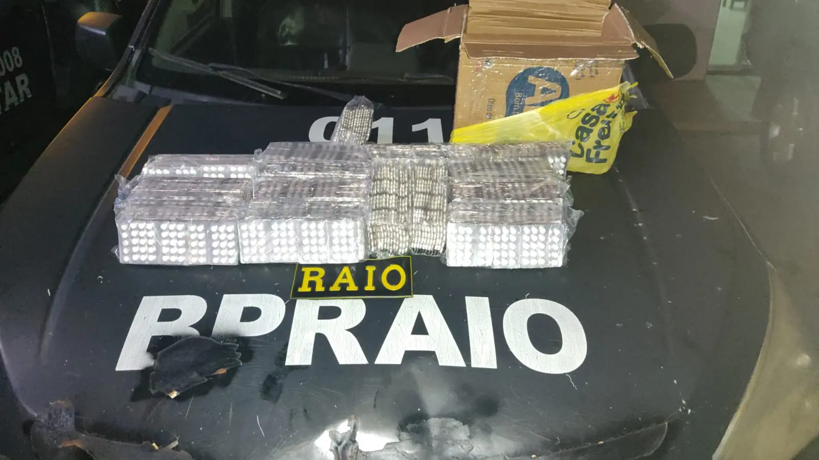 Imagem da notícia: Mais de 11 mil comprimidos de 'rebite' são apreendidos em posto de combustível, em Caucaia
