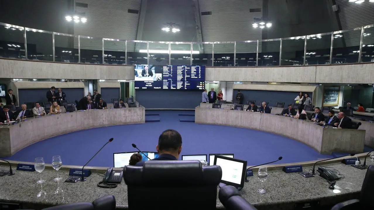 Imagem da notícia: O que 2021 sinaliza para a disputa eleitoral de 2022 entre deputados estaduais e federais do Ceará