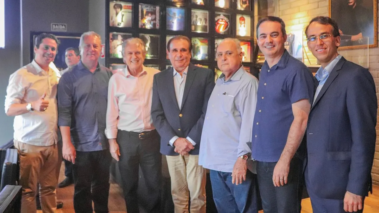 Capitão Wagner com lideranças políticas da oposição no Estado