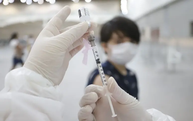 Imagem da notícia: Crianças de 5 a 11 anos poderão ser vacinadas contra Covid sem prescrição médica, diz Sesa