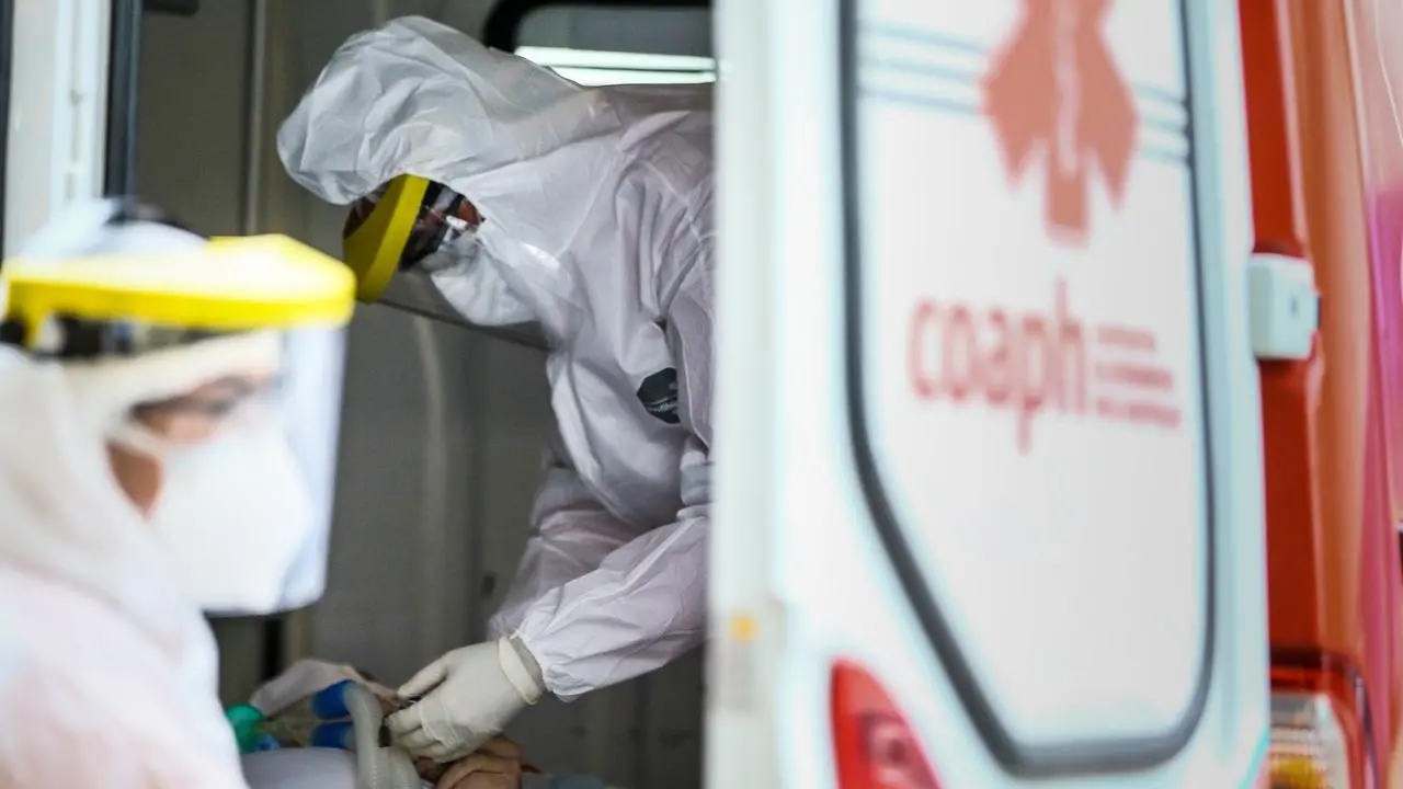 Imagem da notícia: Alta de casos de Covid-19 'sinaliza' para terceira onda da pandemia no CE, diz secretário da Saúde