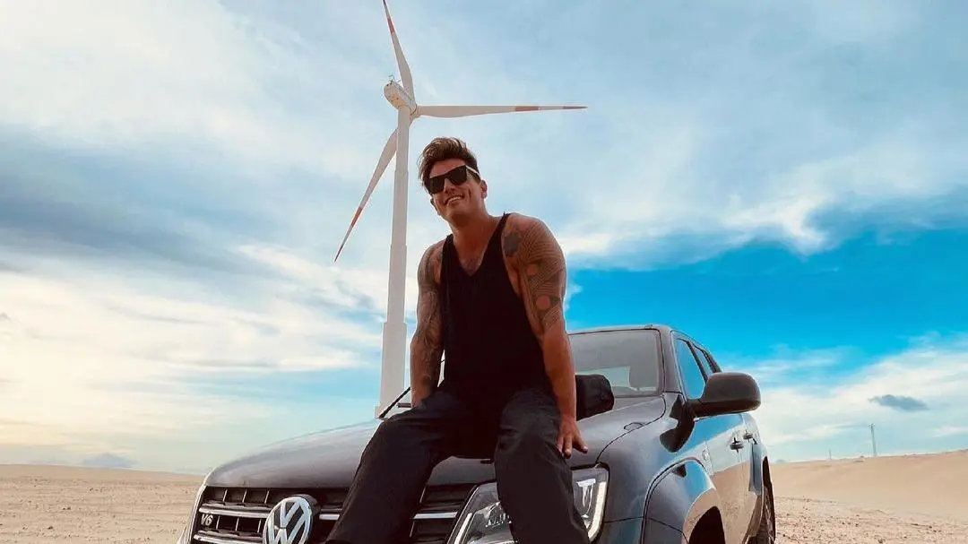 Imagem da notícia: Ex-BBB Fernando Fernandes realiza sonho e constrói casa em praia do Ceará; veja fotos