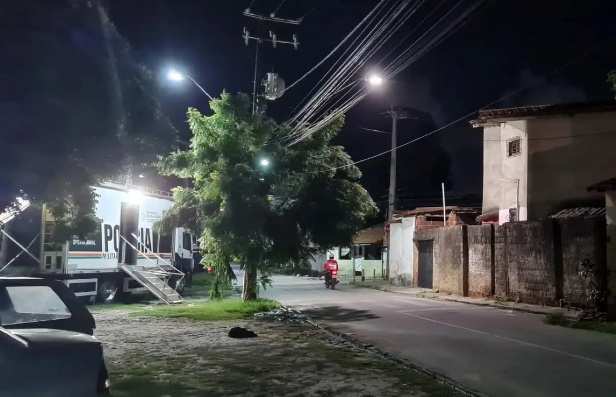 Imagem da notícia: Duas pessoas são baleadas em comércio no bairro Sapiranga, em Fortaleza 