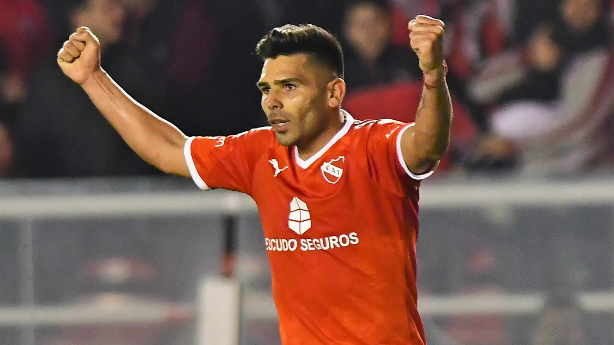 Silvio Romero em ação pelo Independiente
