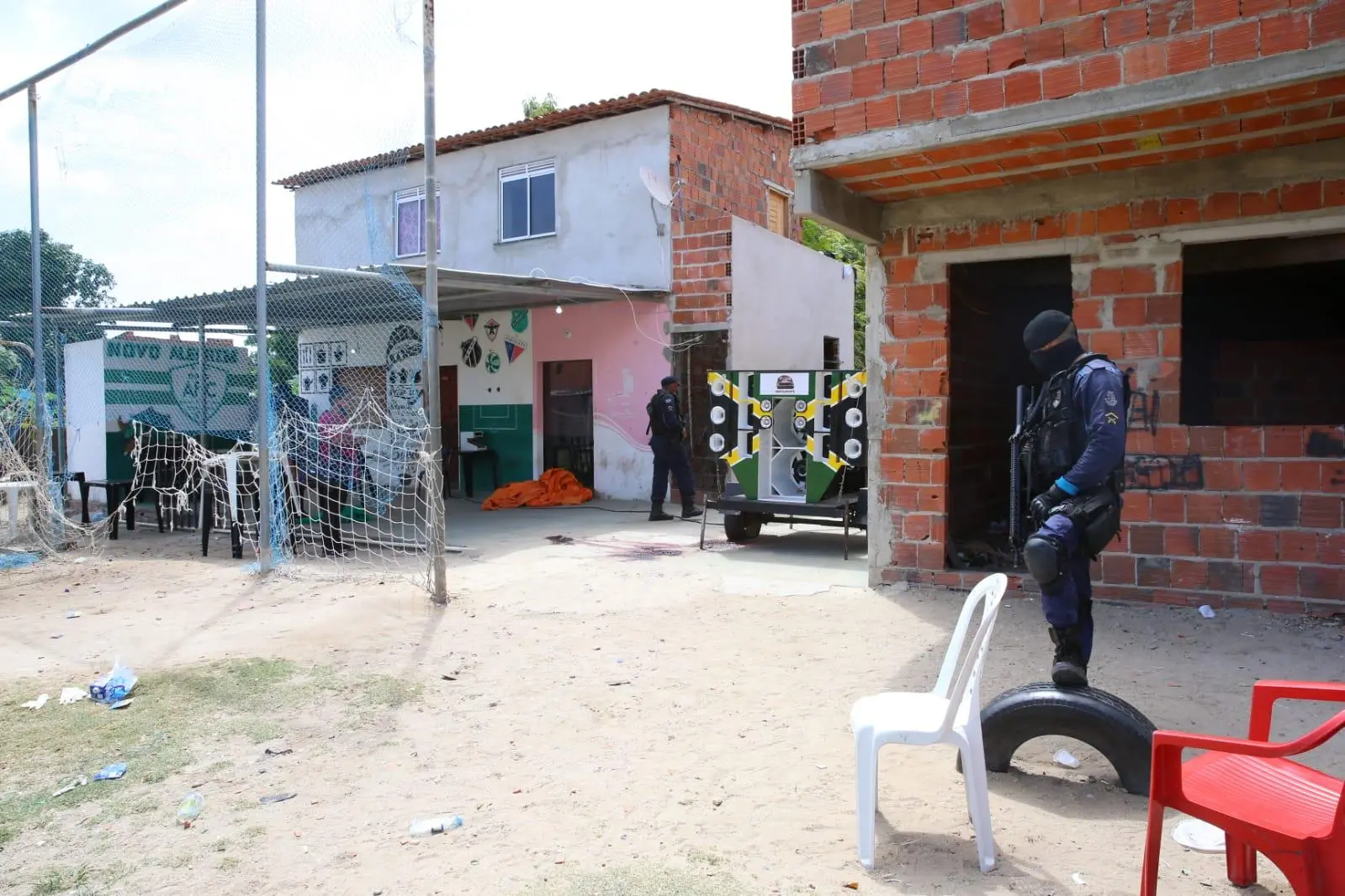 Imagem da notícia: Justiça decide levar 22 réus a júri popular por participação na Chacina da Sapiranga, em Fortaleza