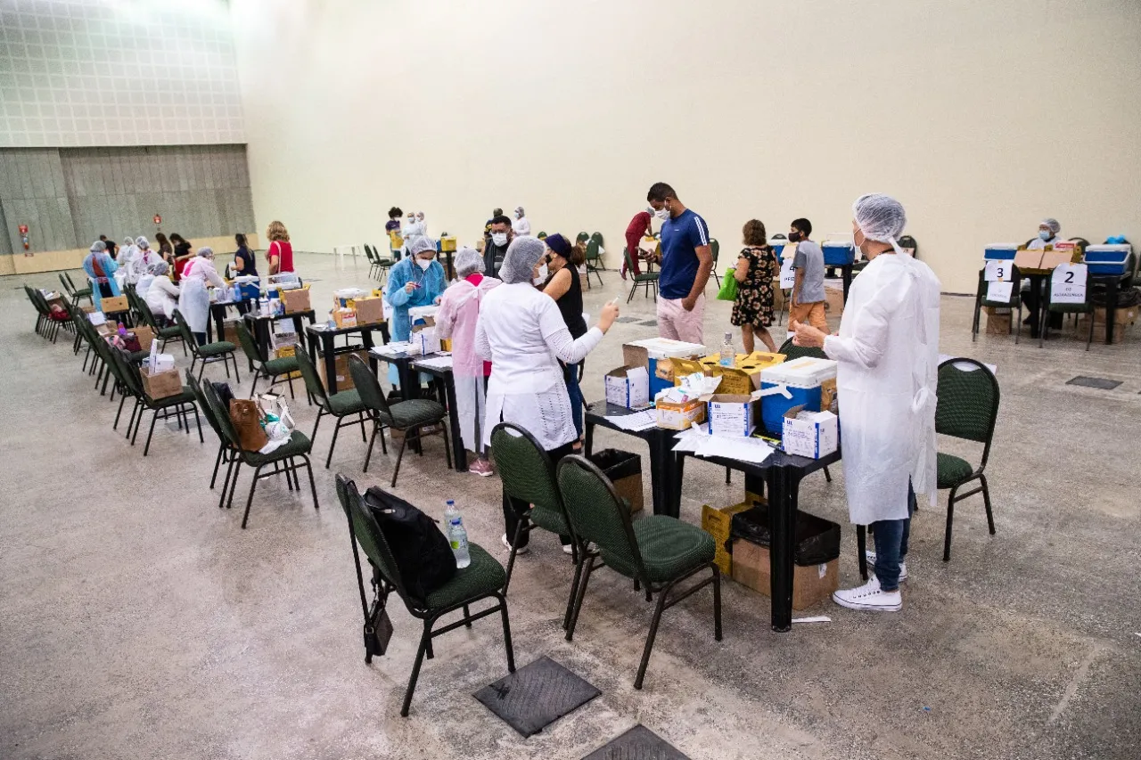 Imunização permanece como principal estratégia contra o coronavírus