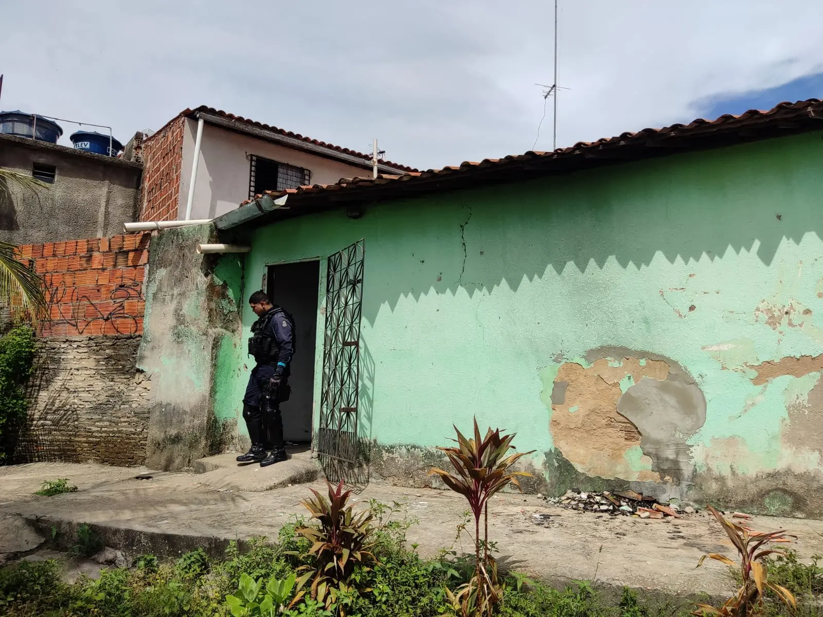 Imagem da notícia: Vítima de sequestro e tortura no Meireles é resgatada pela PM no bairro Messejana, em Fortaleza