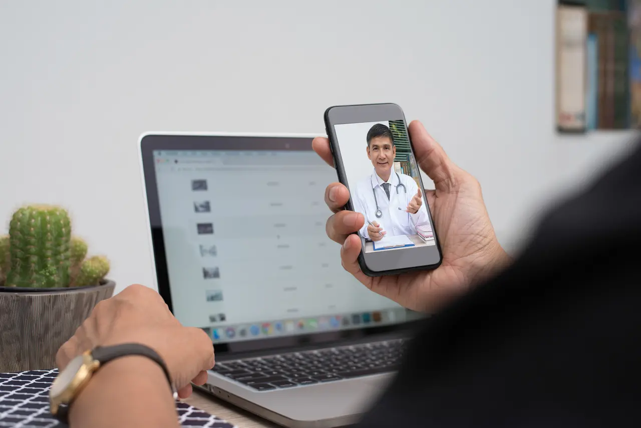 Imagem da notícia: Paciente com suspeita de Covid aguarda mais de 24h em fila de serviço de telemedicina