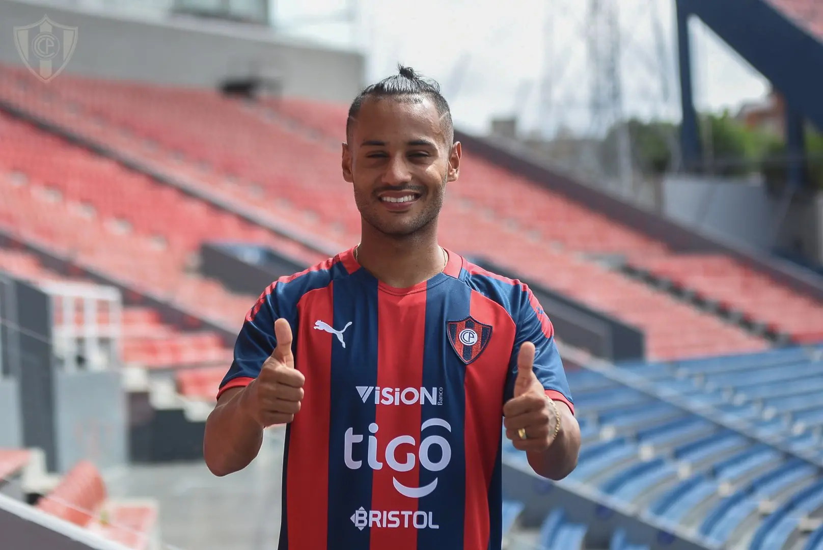 Imagem da notícia Ceará aciona Fifa contra Cerro Porteño por falta de pagamento de Mateus Gonçalves; veja dívida