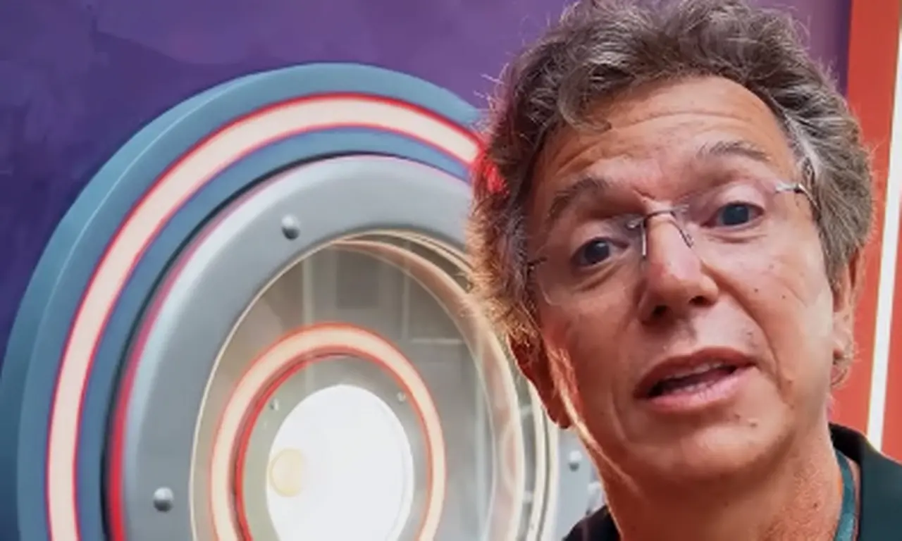 Imagem da notícia: Boninho mostra 'botão de desistência' do BBB 22; veja vídeo