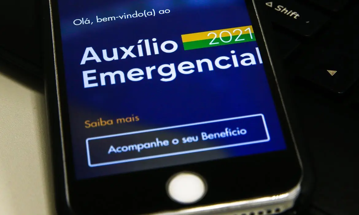 Imagem da notícia: Pais solteiros chefes de família terão direito a retroativo do Auxílio Emergencial 