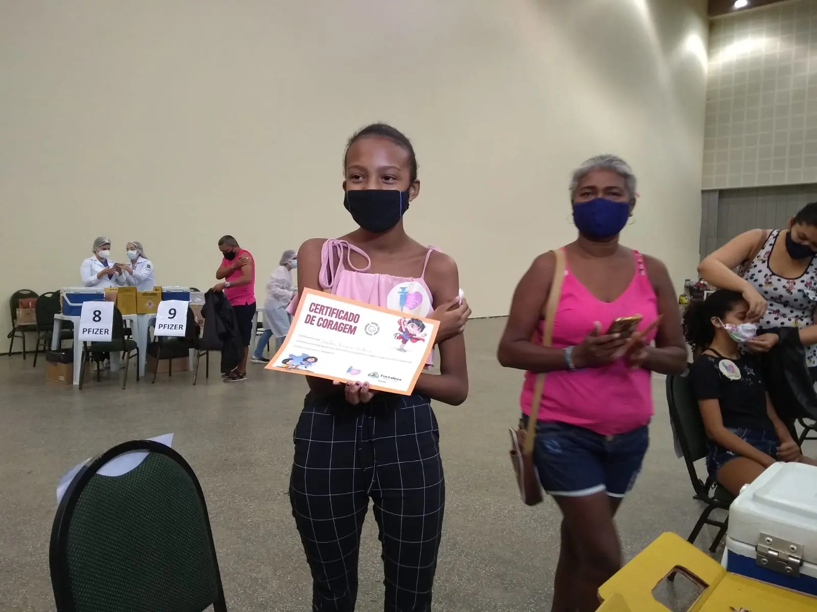 Imagem da notícia: Estudante de 11 anos é a primeira a receber vacina pediátrica contra a Covid-19 no Ceará
