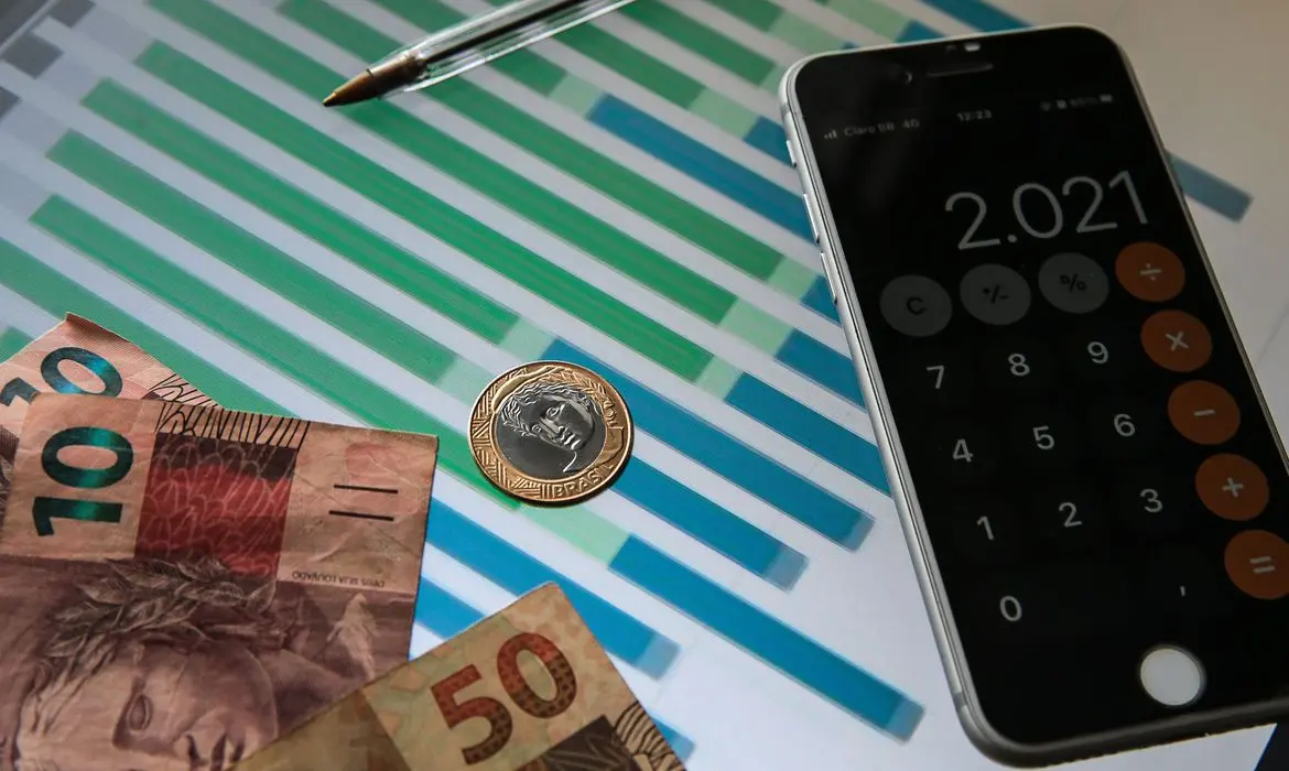 Imagem da notícia: Empresas do Simples podem ganhar dois meses para regularizarem débitos