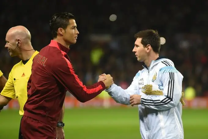 Imagem da notícia: Fifa define seleção do futebol mundial 2020-2021 com Messi e Cristiano Ronaldo; veja formação