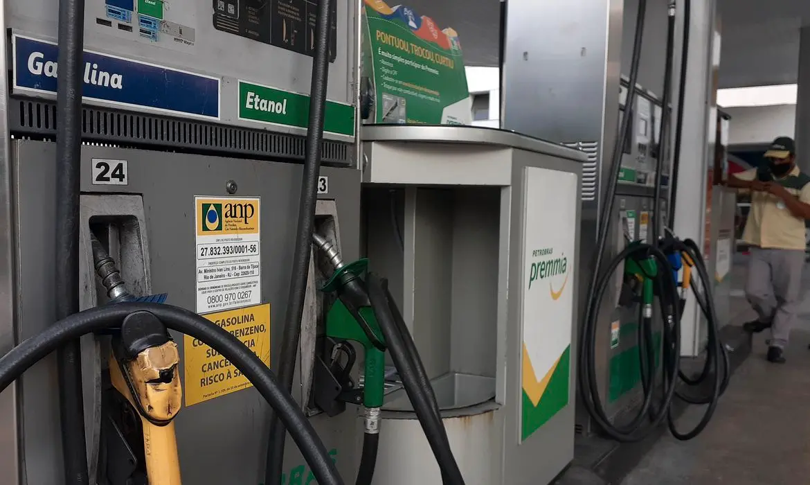 Imagem da notícia: Cade investiga Petrobras por suposto abuso no aumento de preço dos combustíveis