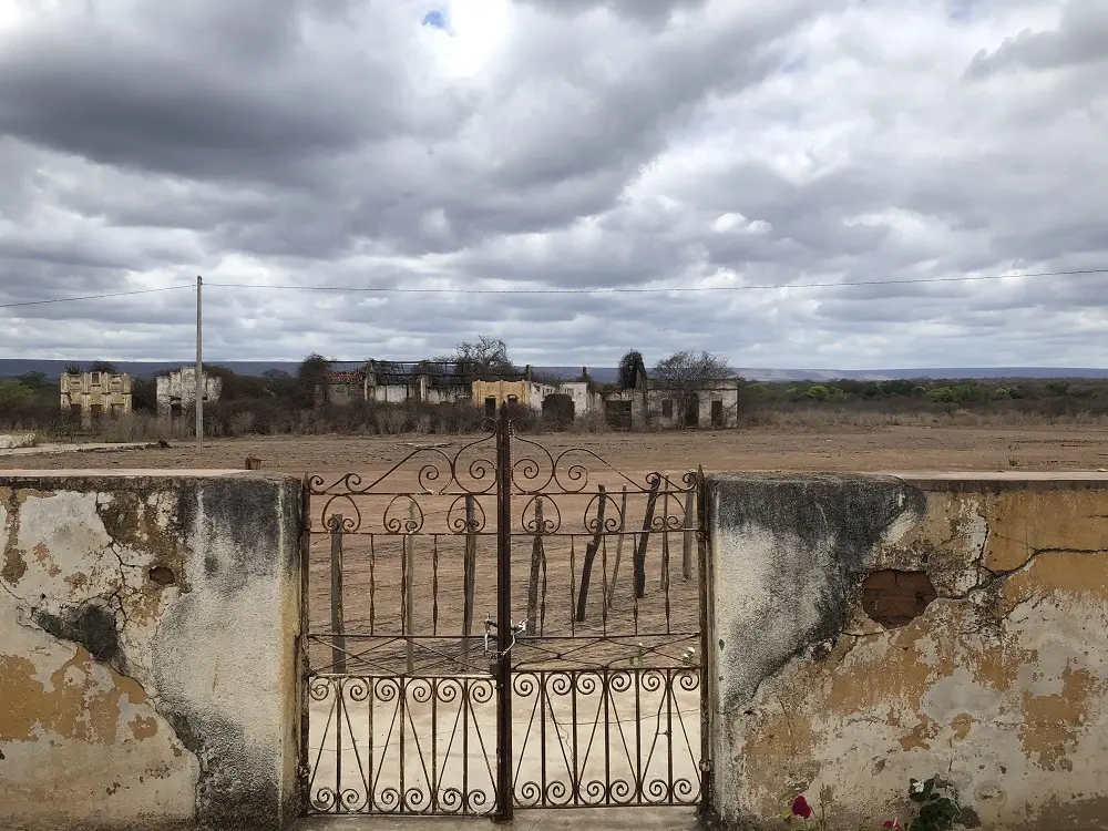 Imagem da notícia: Entre lendas e fatos: as histórias não contadas da cidade-fantasma do sertão cearense