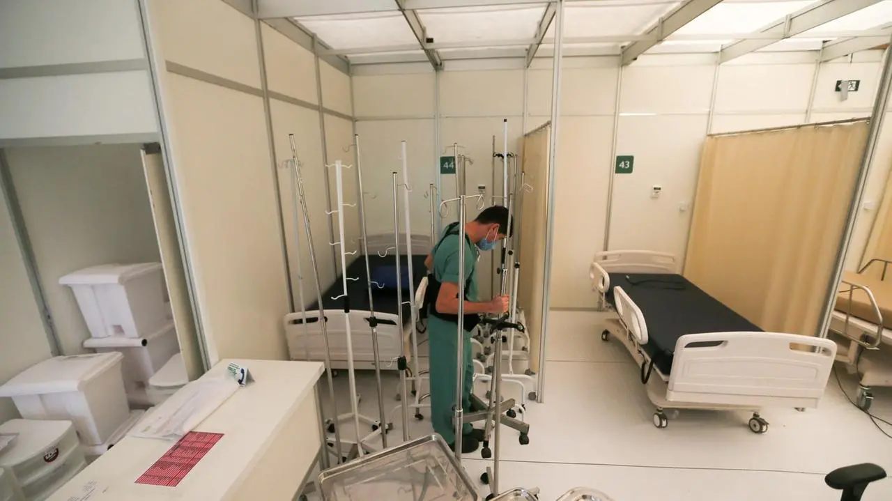 Imagem da notícia: Alta nos casos de Covid-19 e H3N2 faz Unimed suspender cirurgias eletivas por 15 dias