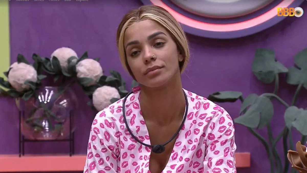 Imagem da notícia: No BBB 22, Vinicius rasga elogios à Anitta e reação de Brunna viraliza 